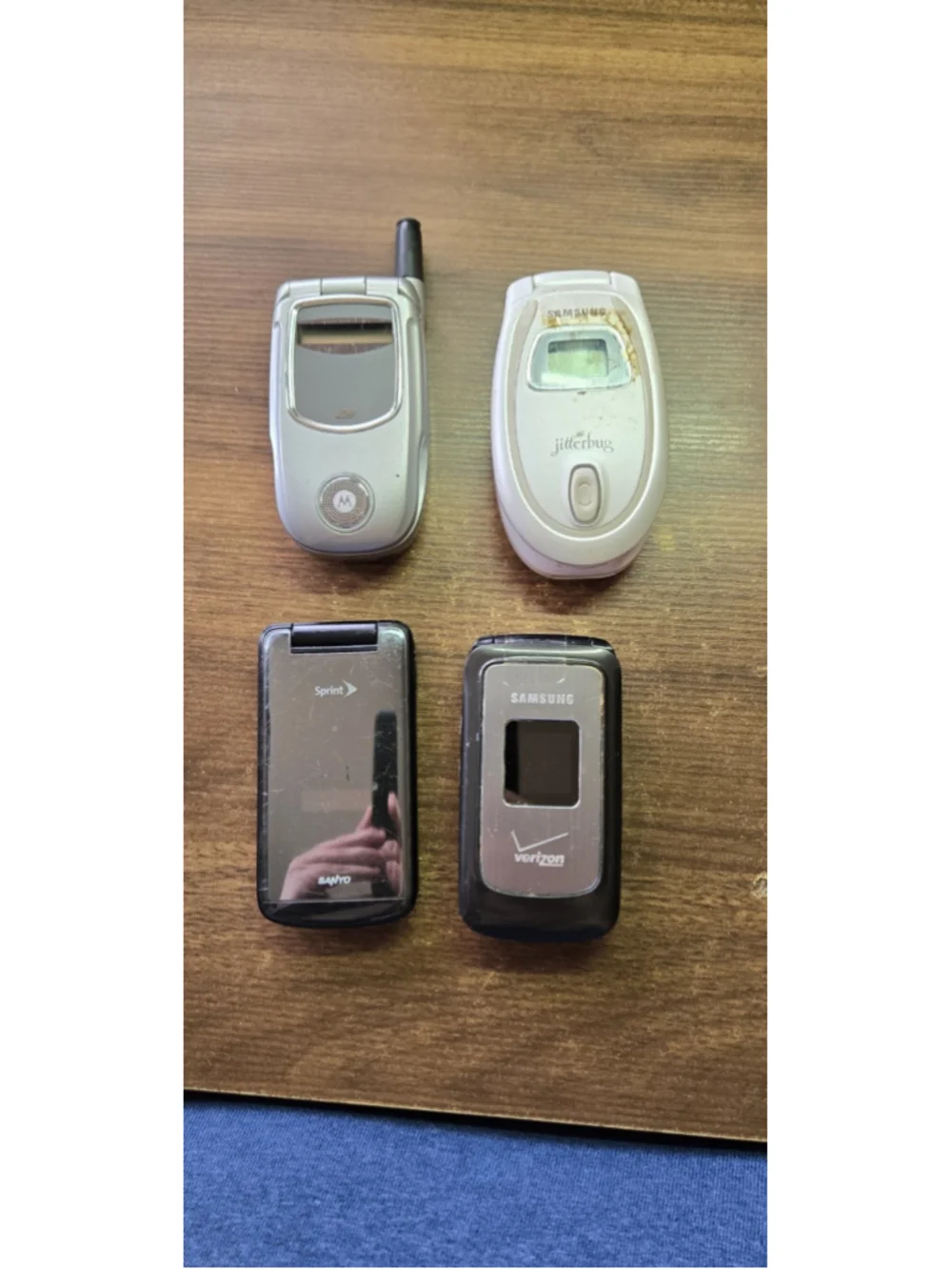 Vintage Lot of 4 Different Old Flip Cellphones Samsung, Sanyo, Motorola